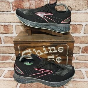 Pre-owned 2022 Brooks Levitate 6